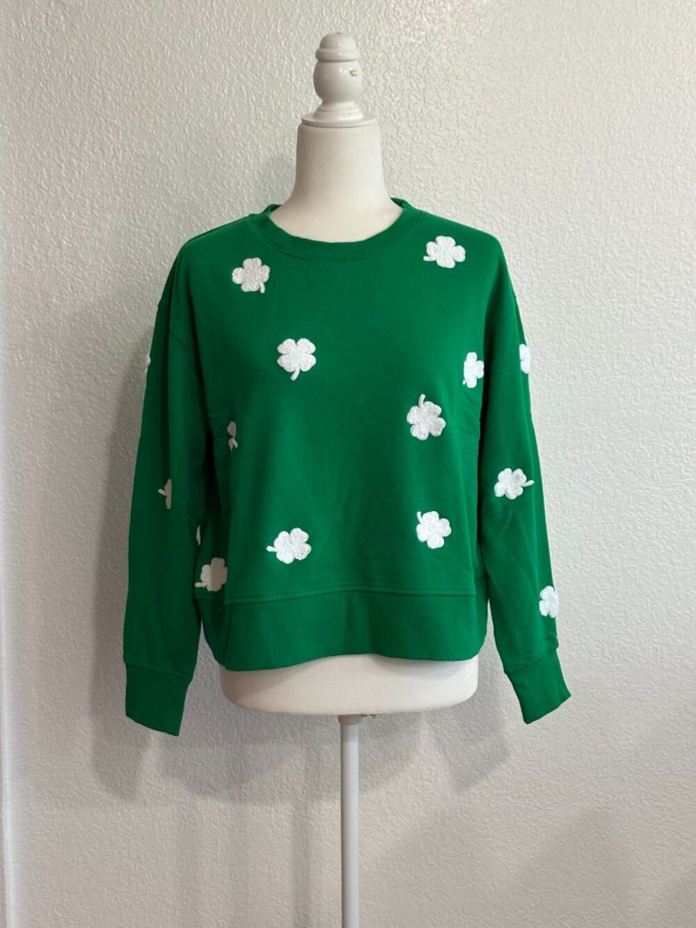 Jane + Delancey Clover Sweatshirt Women’s Medium Green St Patrick’s Day Crewneck - Picture 2 of 7